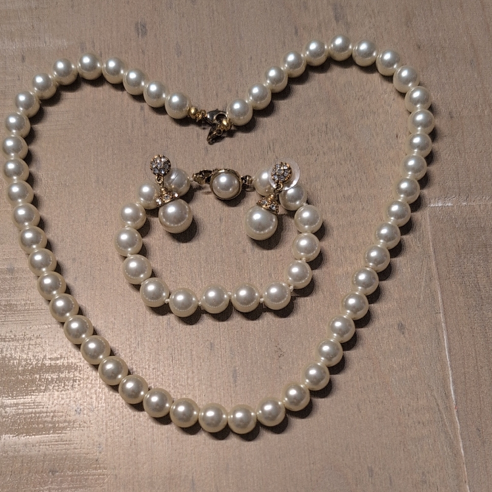 Vintage Elegant Pearl Jewelry Set